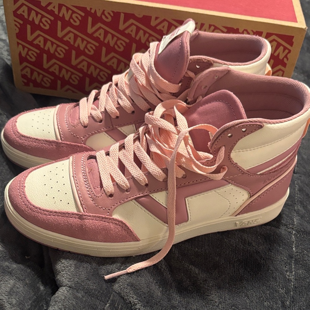 Vans - Picture 3 of 5